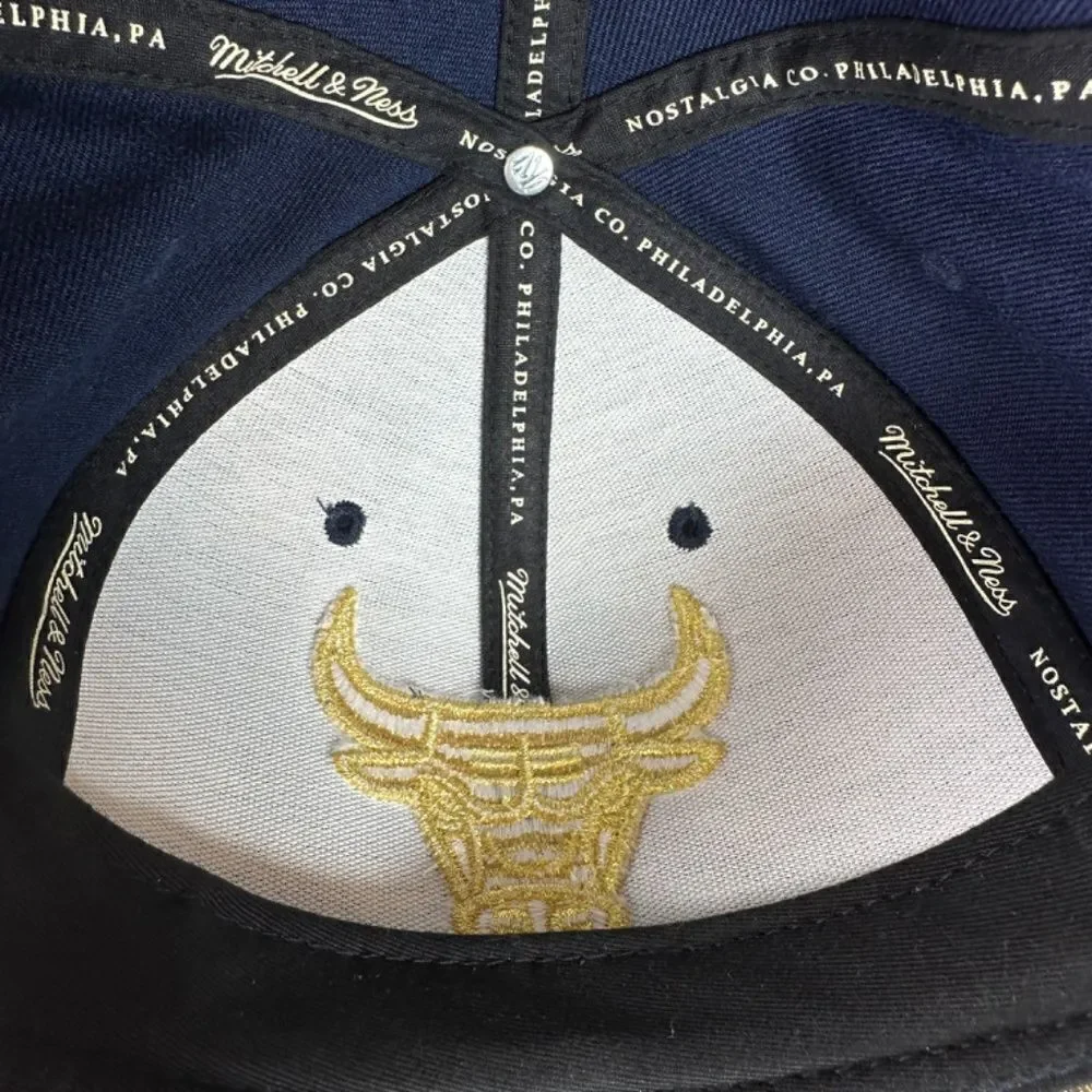 MITCHELL & NESS® | Rare NBA® CHICAGO BULLS HAT | 7-3/4 100% WOOL | XLNT
